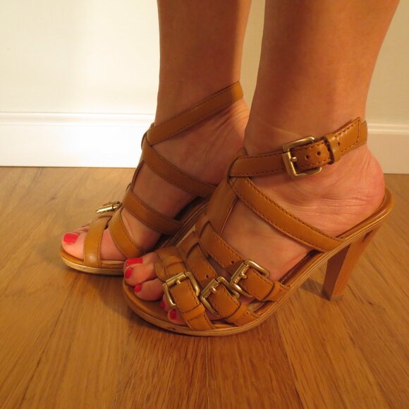 Last Chance MICHAEL by MICHEAL KORS Tan Leather Buckle Wood Base High Heels - Picture 3 of 9